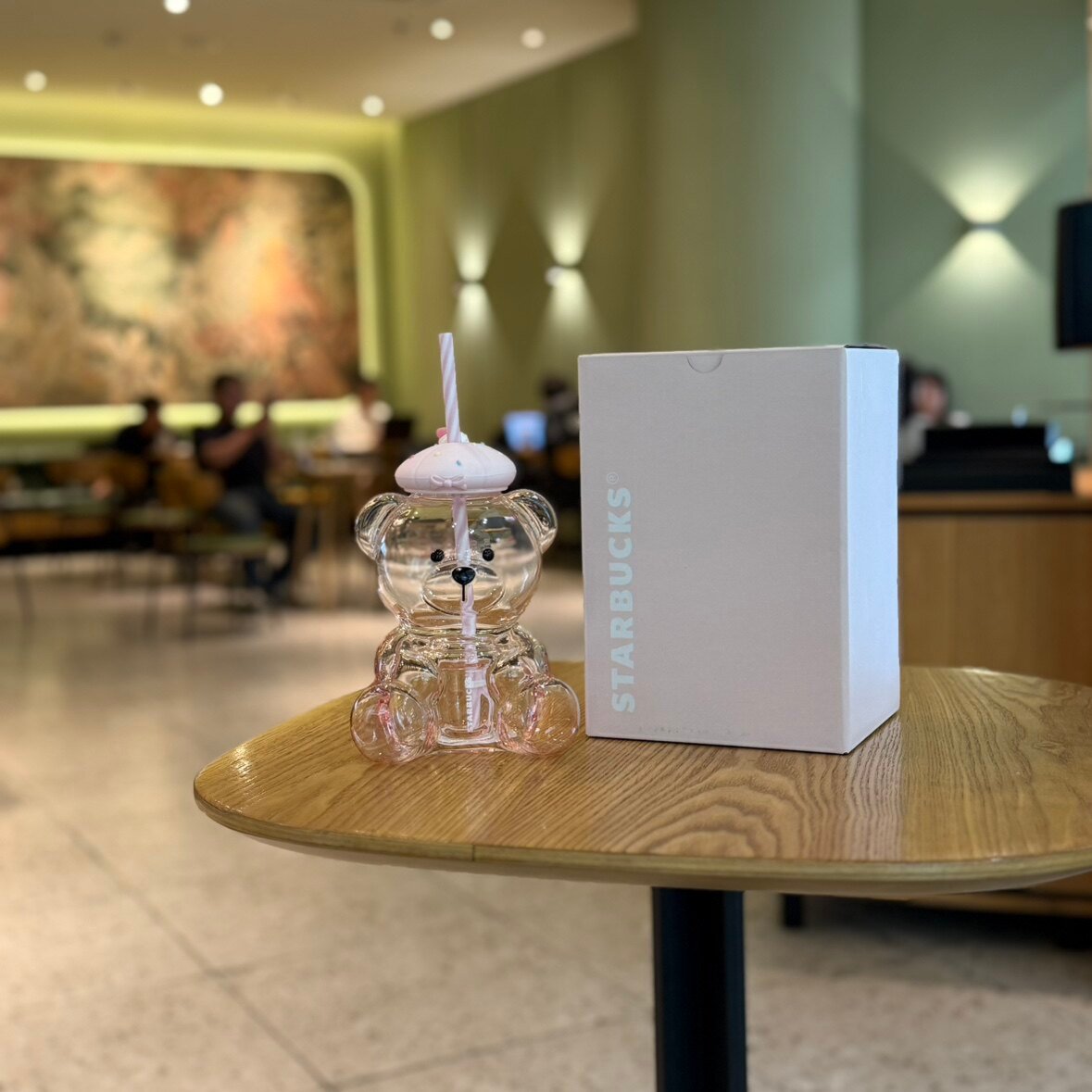 Cute Starbucks Bears - 660ml Pink Bear Shopkeeper Shaped Glass Straw Cup