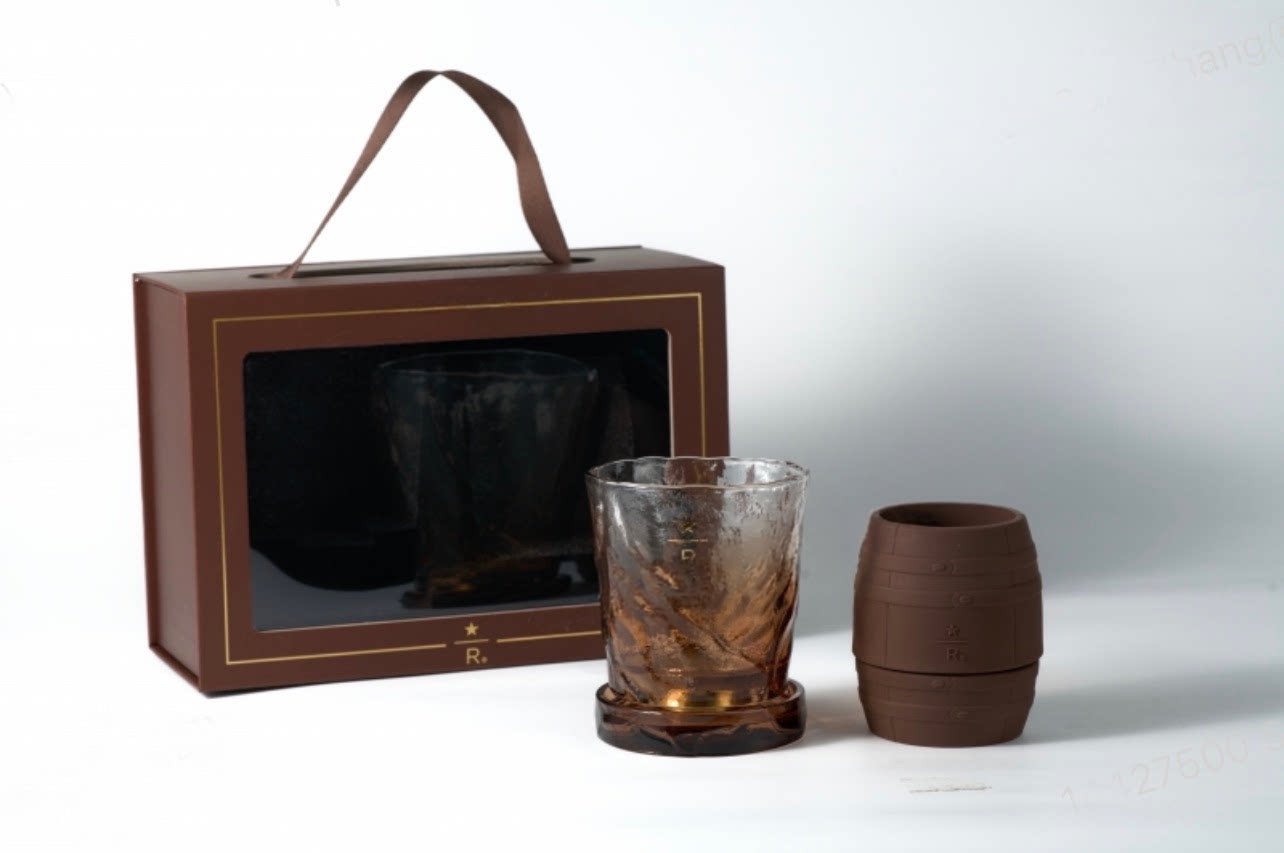 Spinning wine glasses with ice cube tray gift box