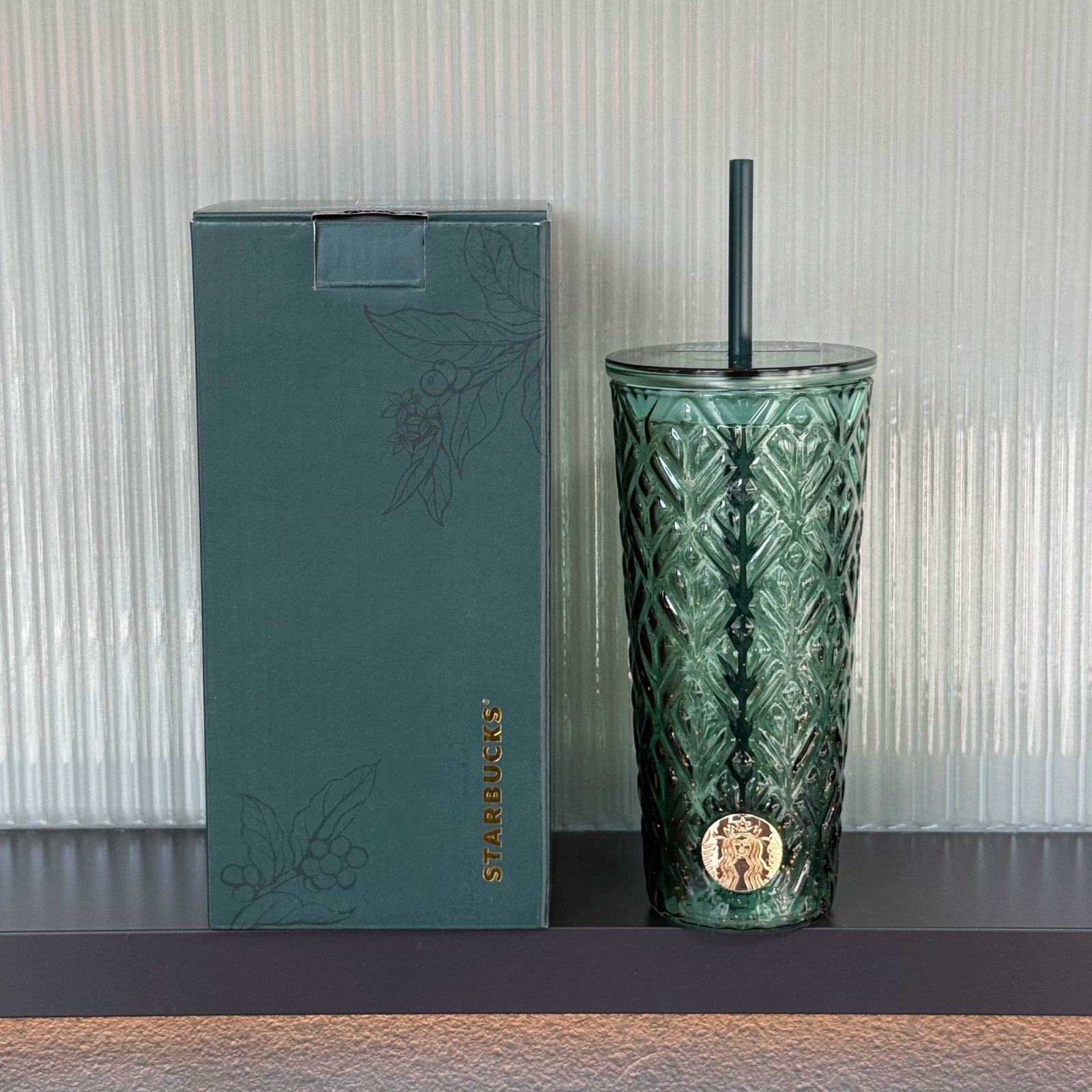 570ml Dark Green Glossy Nameplate Glass Straw Cup, original price 179