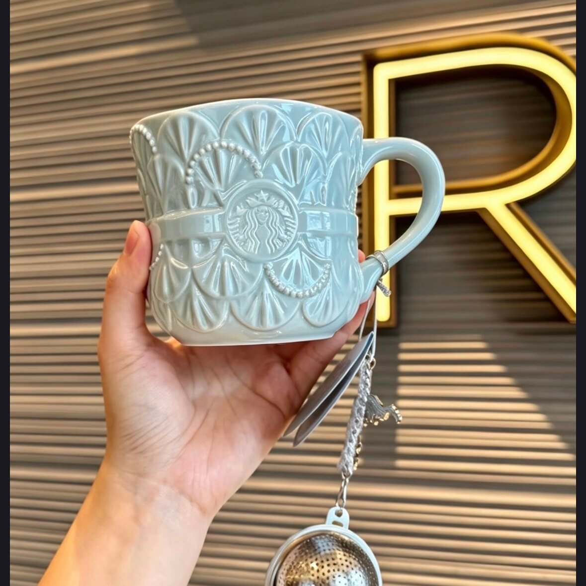 365ml fish scale shaped mug with tea strainer,