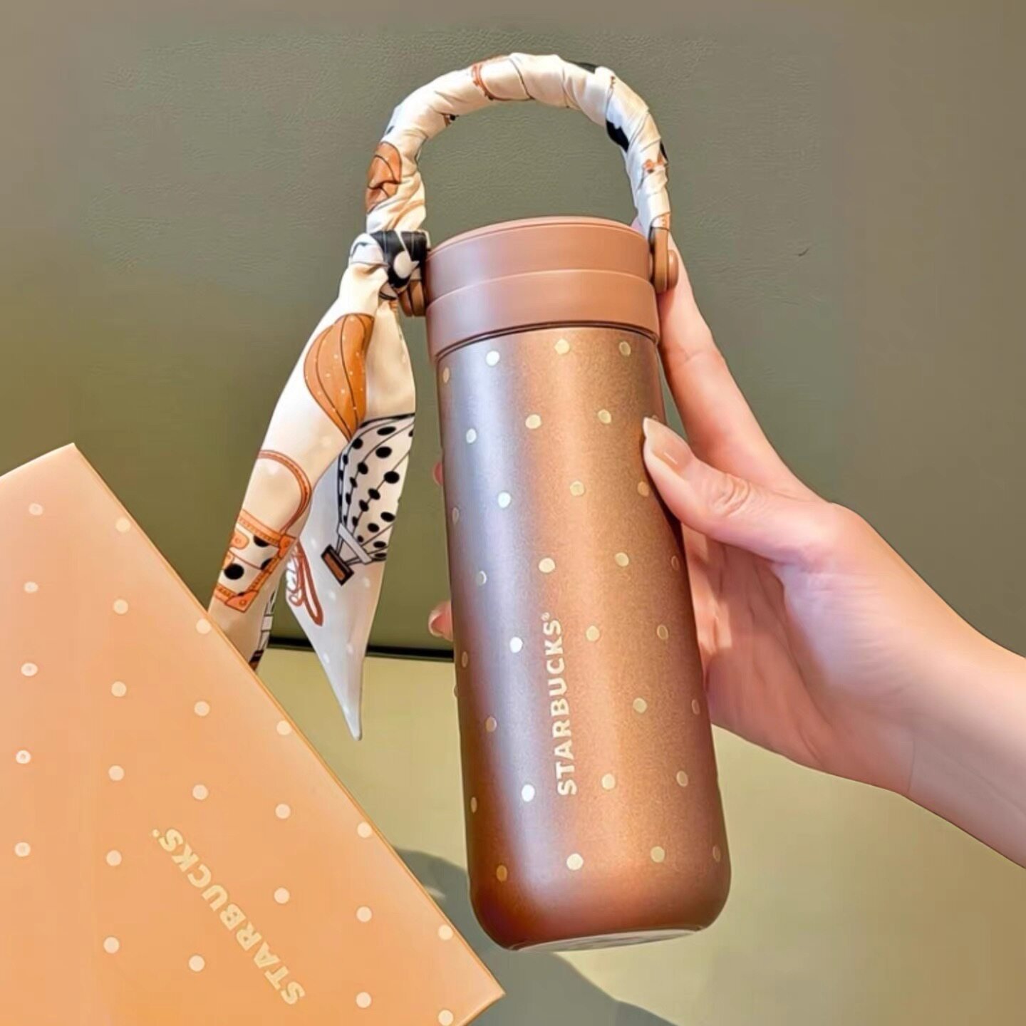 Starbucks Retro Black and White Elegant Chain Polka Dot Collection - 430ml elegant stainless steel mug