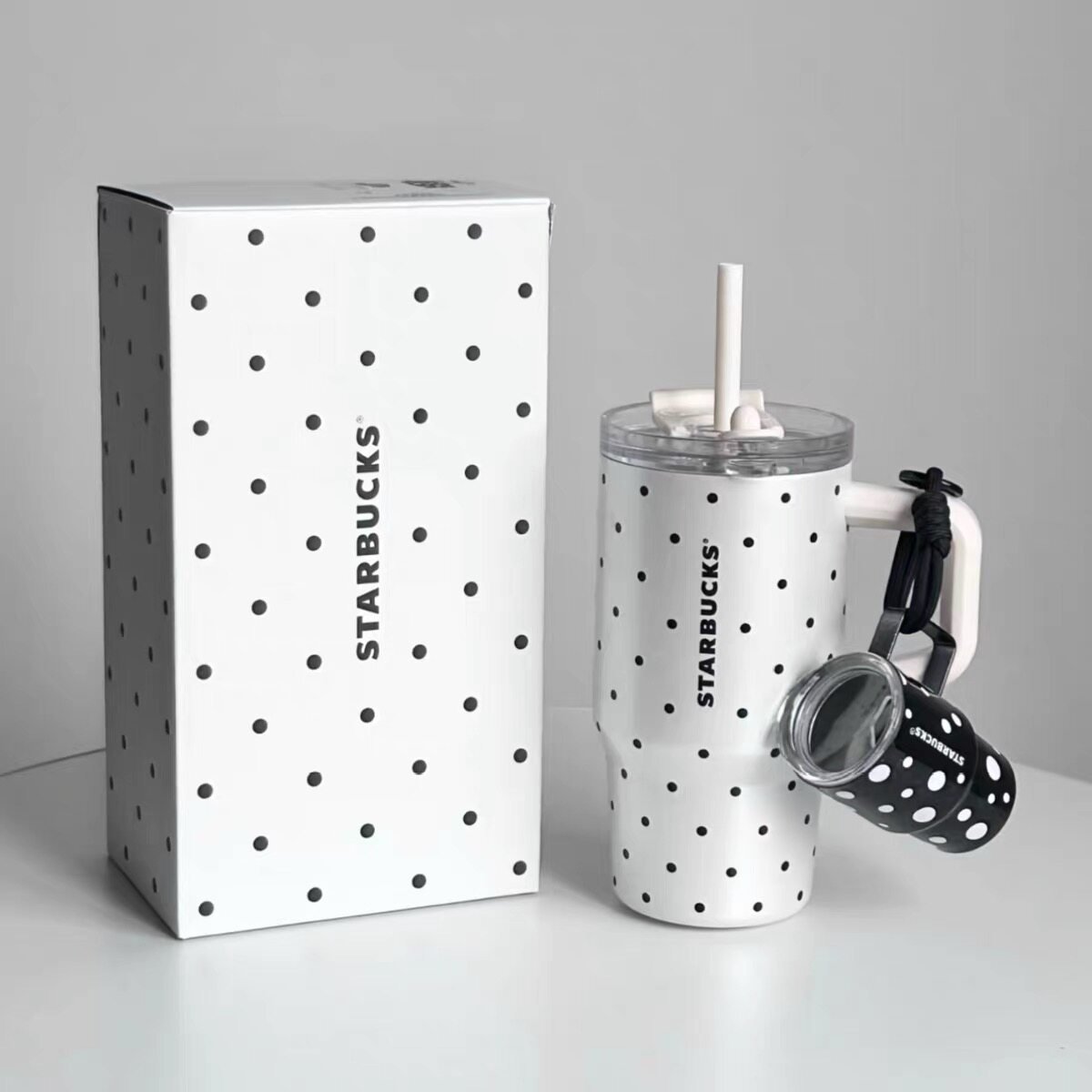  615ml white polka dot double drinking spout, and mini cup pendant