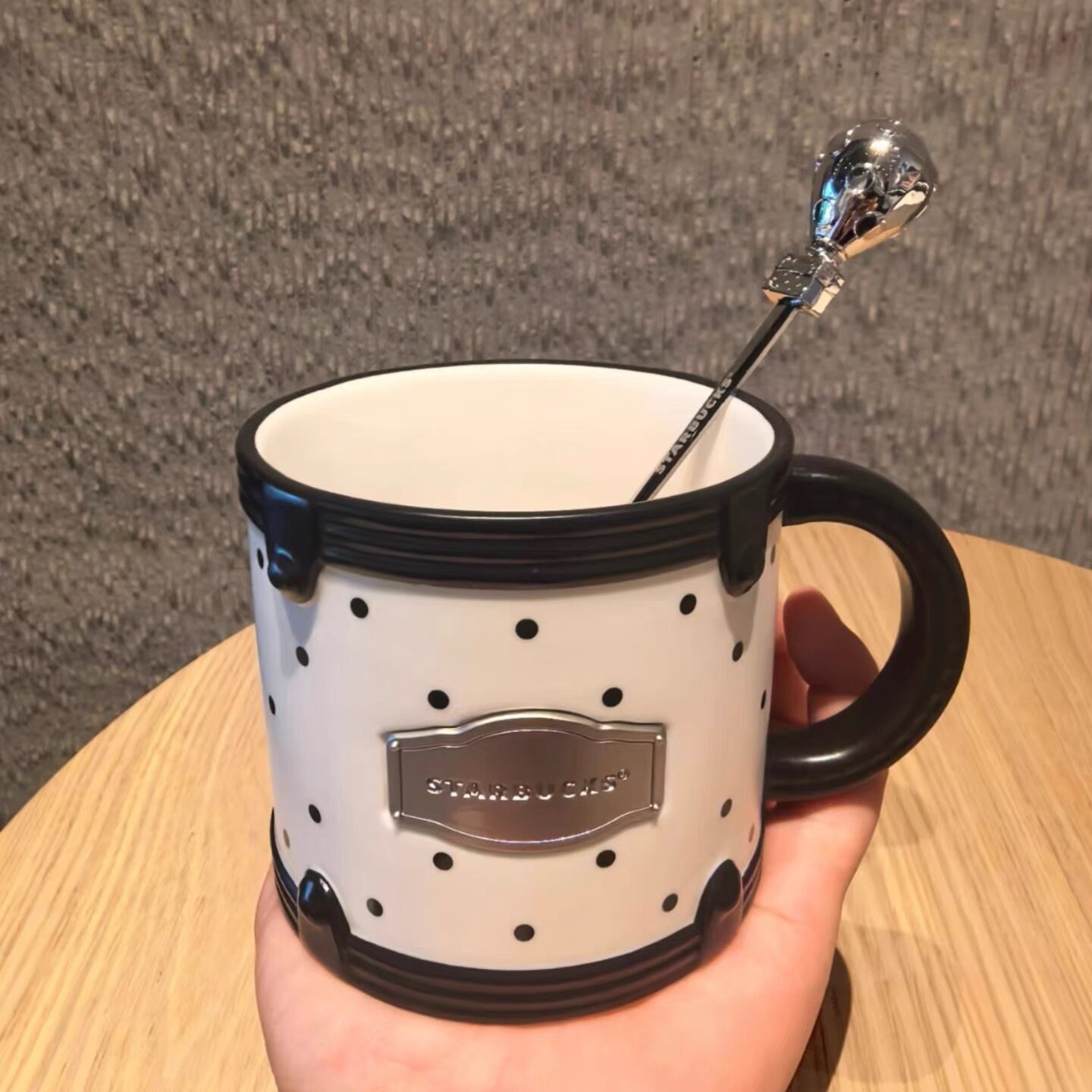 370ml leather-style mug with stirring spoon