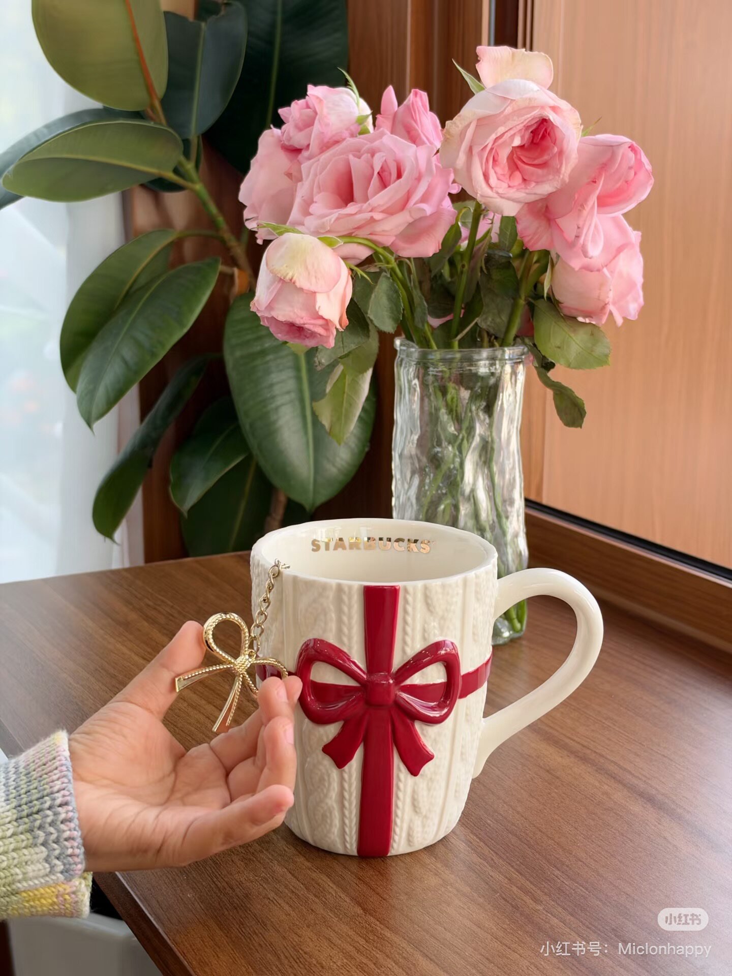 Mug with tea strainer
